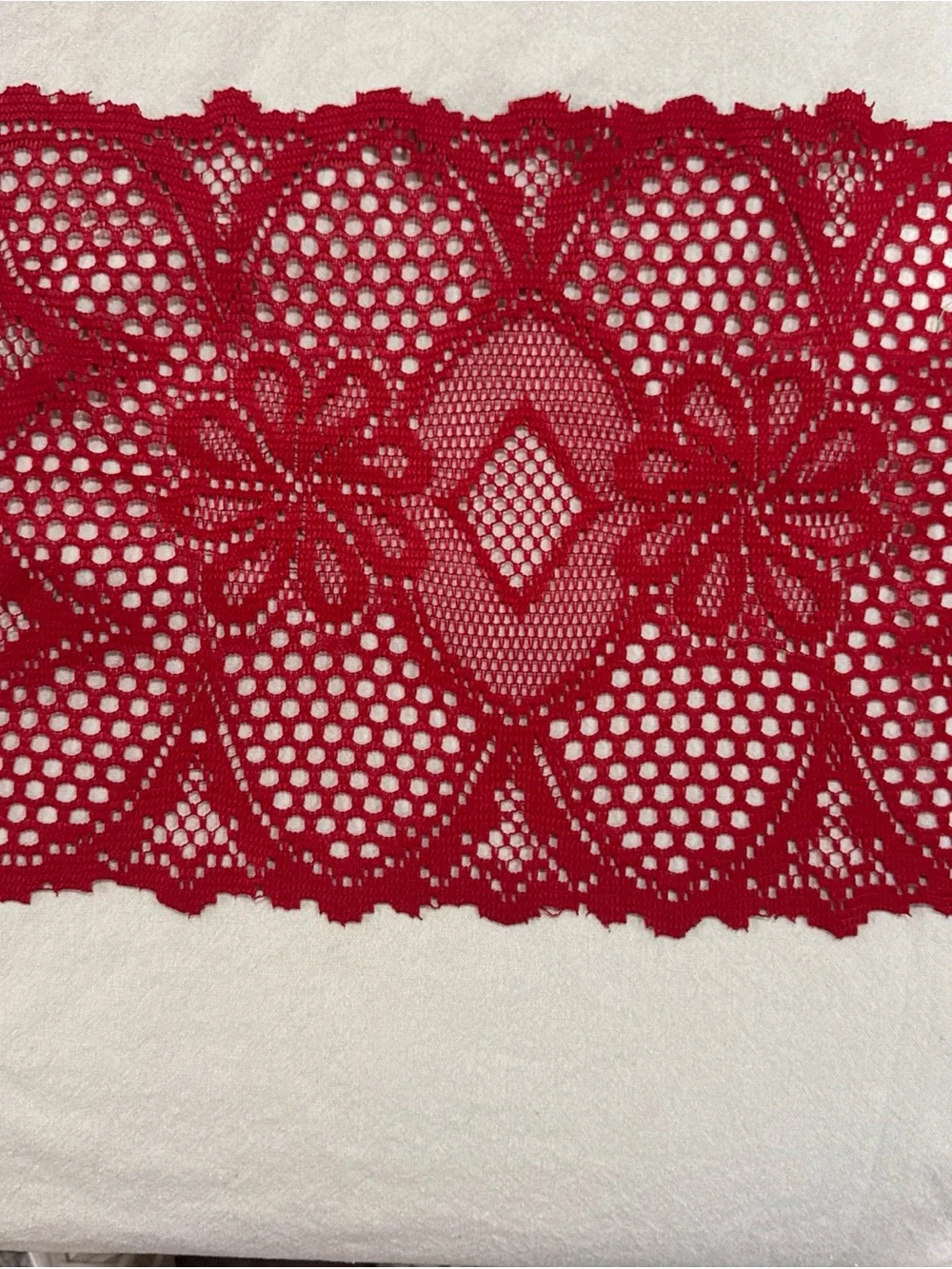 Set of 4 Red Christmas Lace Placemats Doilies Holiday Table Decor 17” x 10”